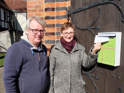 Gebetskästchen an der Tür der Elisabethkirche